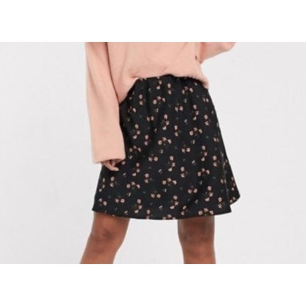 Hollister black floral ultra high-rise mini skirt Sz. S black pink